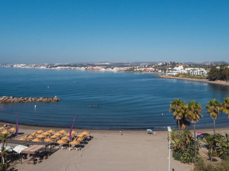 Peaceful beach and coastal neighborhood in Estepona, ideal for families seeking safe and family-friendly areas to live in southern Spain.